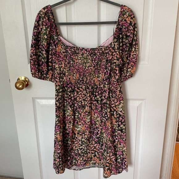 H&M puff sleeve floral dress - Picture 3 of 4